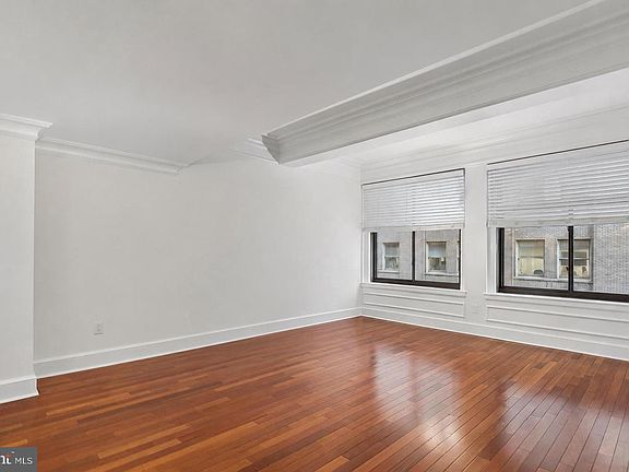 4th image of 1500 Chestnut St APT 7D