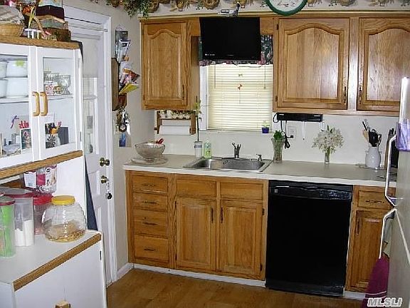 3rd image of 1893 Prospect Ave