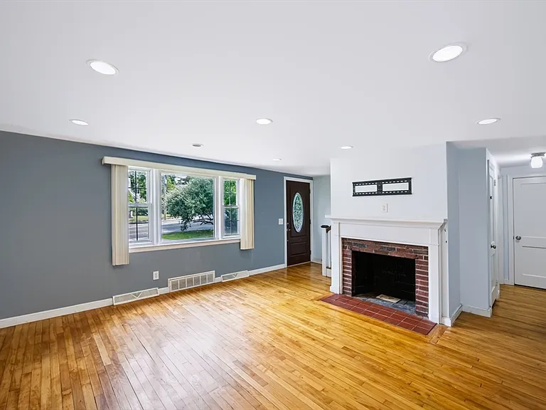 52 Common St #52 — Photo 3
