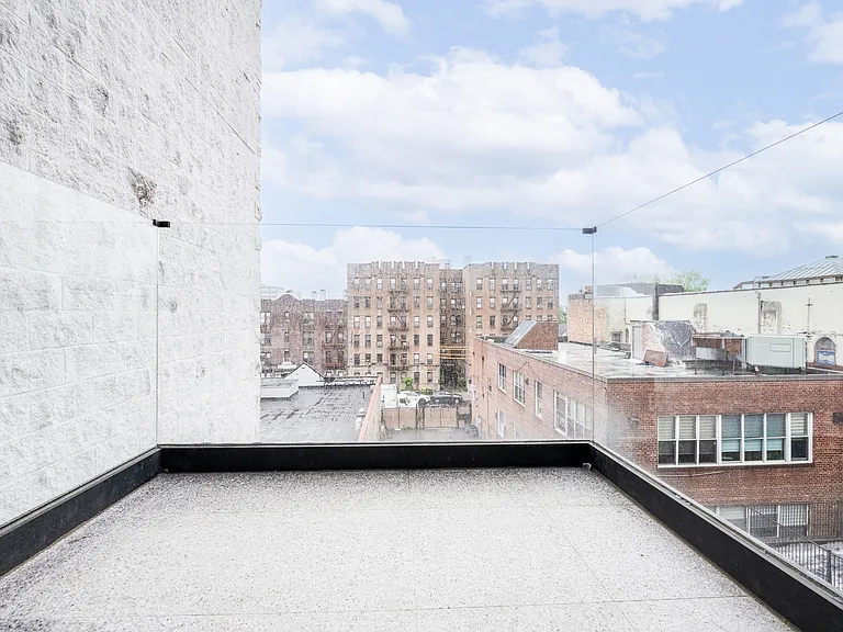 1652 E 14th St #302 — Photo 18