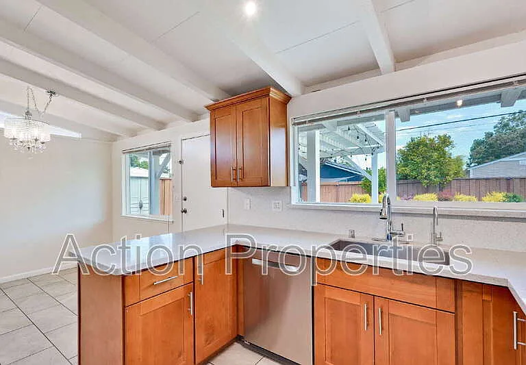1343 Torrance Ave — Photo 9