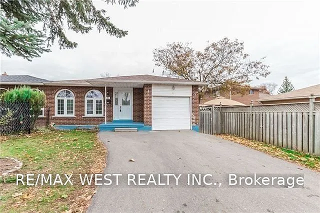82 Marchbank Cres #UPPER