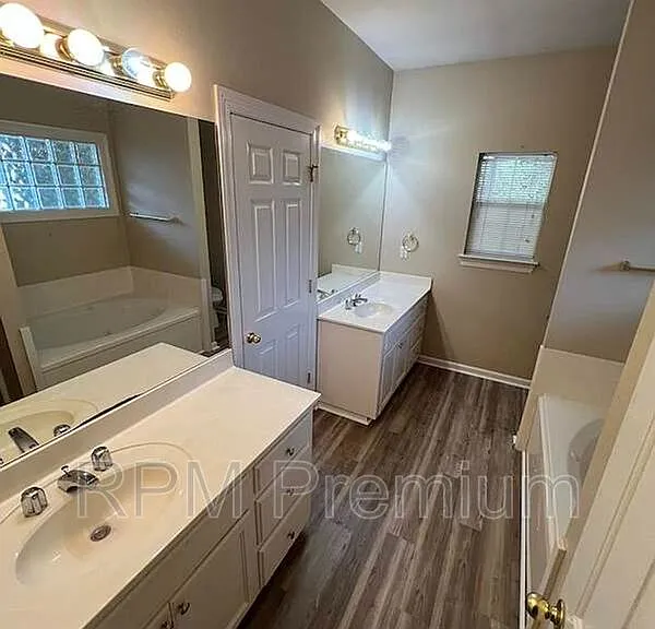 5557 Arialo Dr — Photo 17