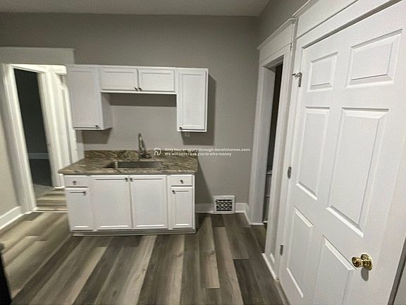 3rd image of 2846 N Hubbard St #B