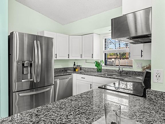 4th image of 507 Vin Rose Cir SE