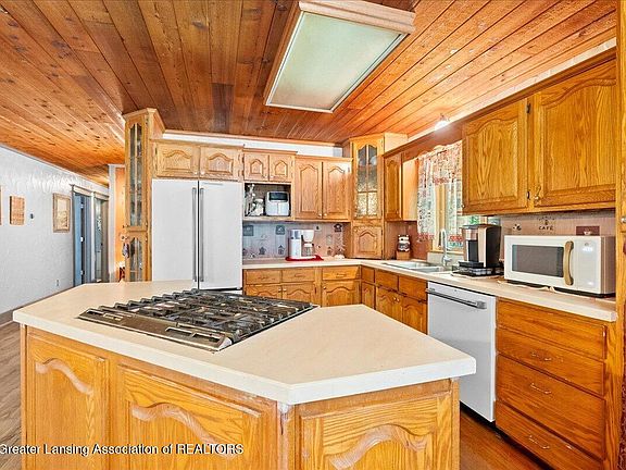 5th image of 4211 Lyons Rd
