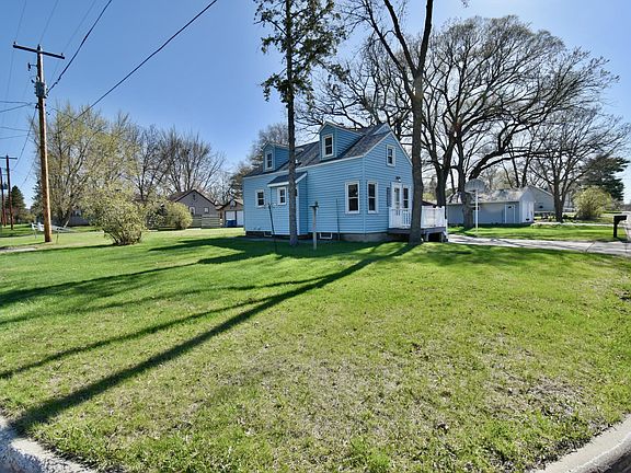2nd image of 220 10th St S