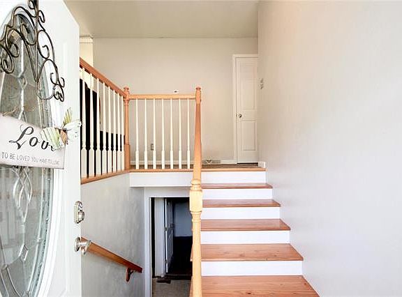 2nd image of 213 Admiral Dr