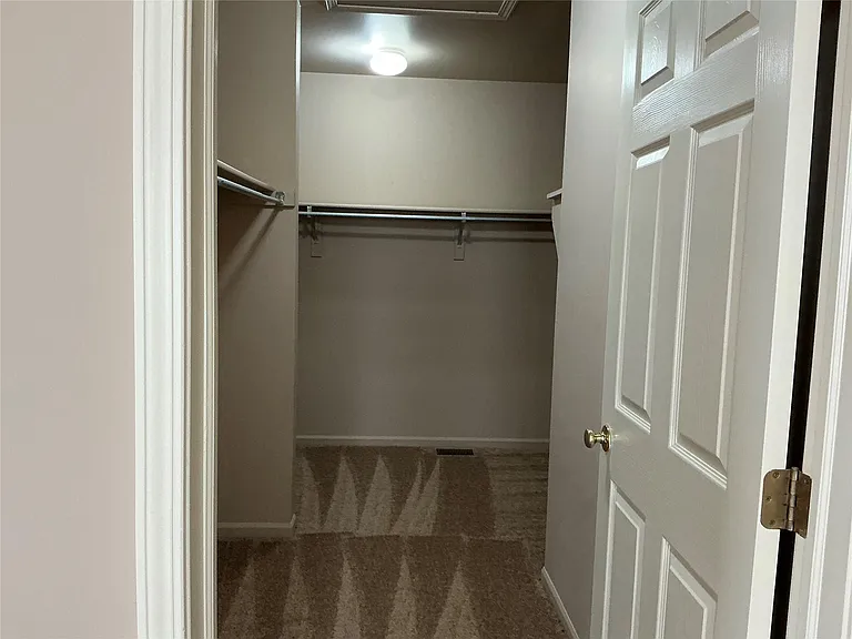 48161 Nottinghill Ln — Photo 27