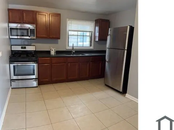 7957 S Wood St, Chicago, IL