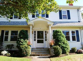 51 Bishop Ave, Rumford, RI 02916