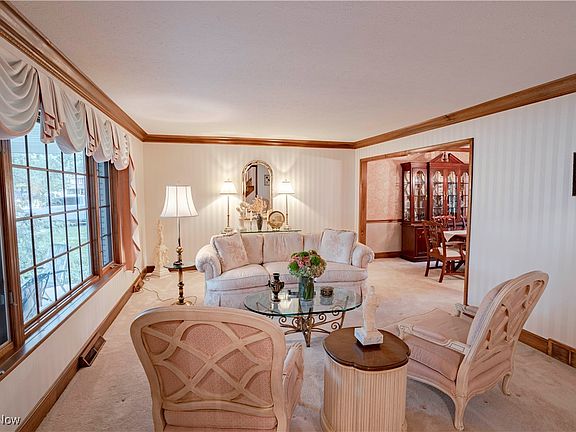 5th image of 27972 Blossom Blvd