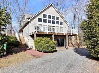 365 Juniper Ct, Tannersville, PA 18372