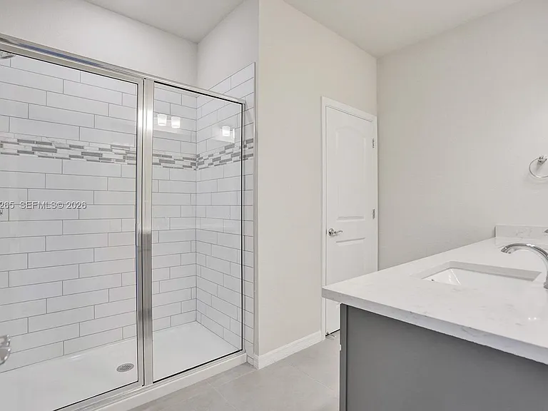 2202 S Appleton Cir S — Photo 29