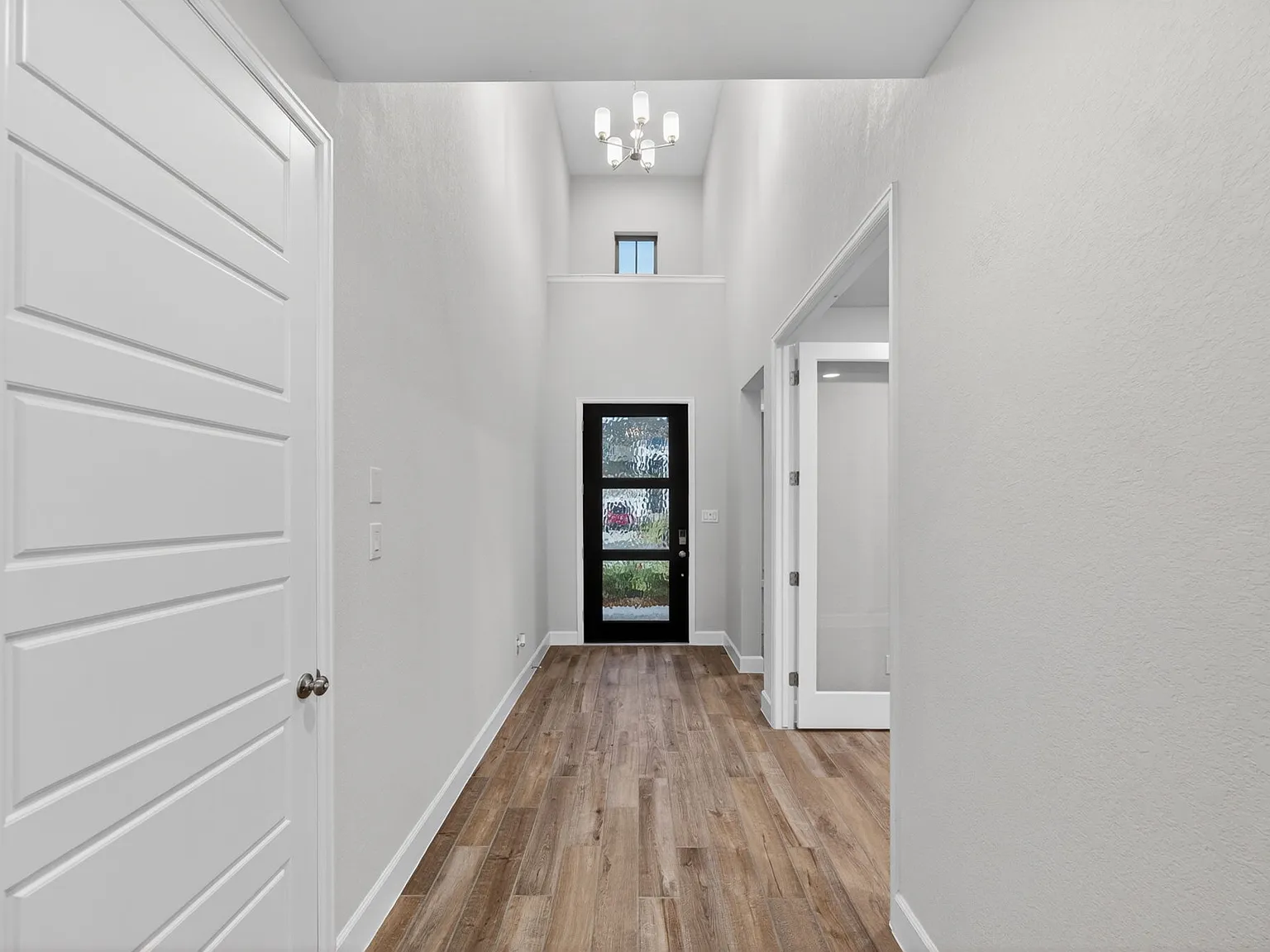 4 bed, 3.5 bath, 2561 sqft, $3,850 — Photo 4
