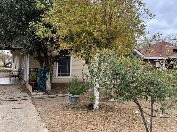 122 Los Sauces St, Eagle Pass, TX 78852
