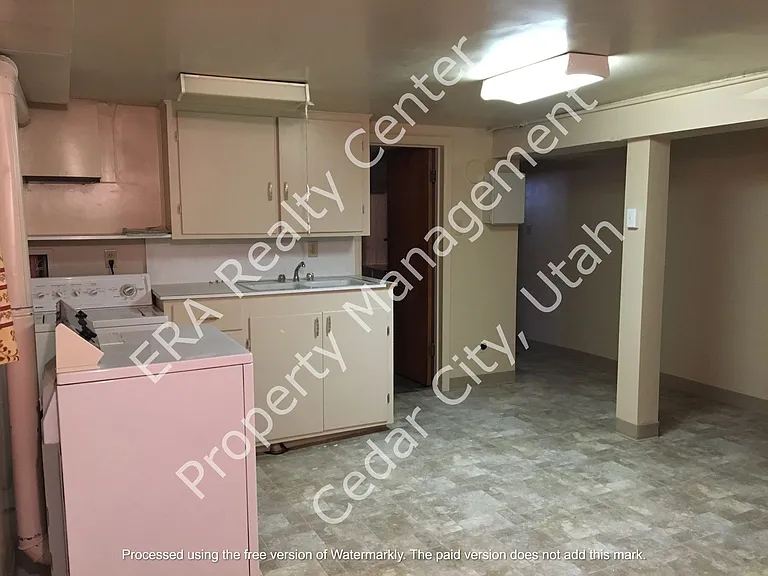 145 N 900 W — Photo 14
