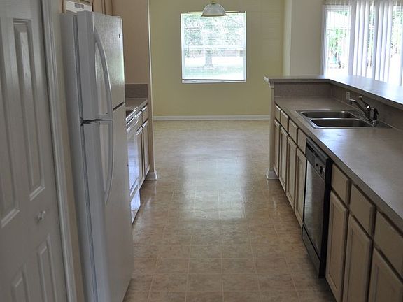 5th image of 89 Berkshire Ln