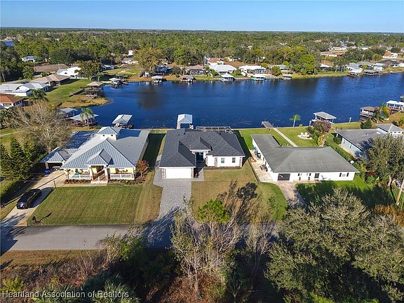 3rd image of 3061 Waterway Dr
