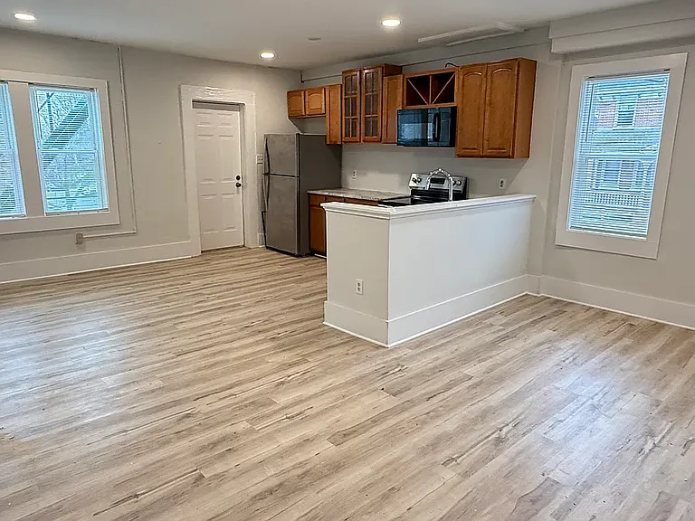 1024 W 8th St #2 — Photo 5