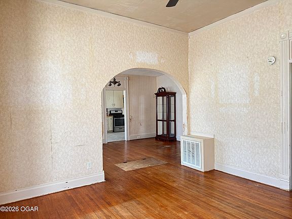3rd image of 600 4th St