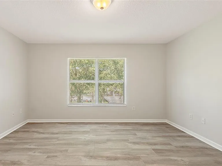1220 Priory Cir — Photo 33