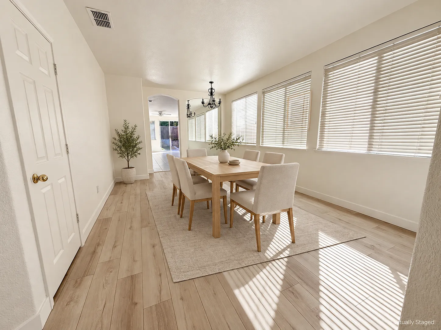 3 bed, 1706 sqft, $2,845 — Photo 4