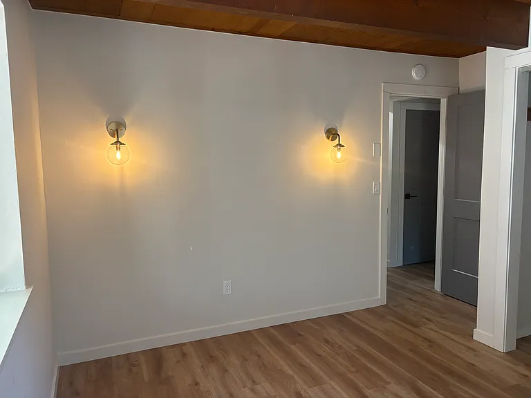 805 Holiday Ct — Photo 11
