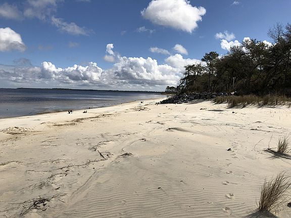 5th image of 542 Sandy Point Dr