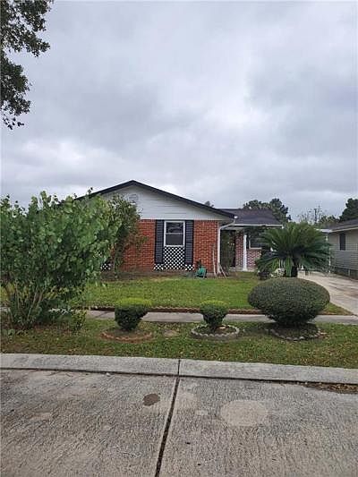 2nd image of 629 Vanderbilt Ln