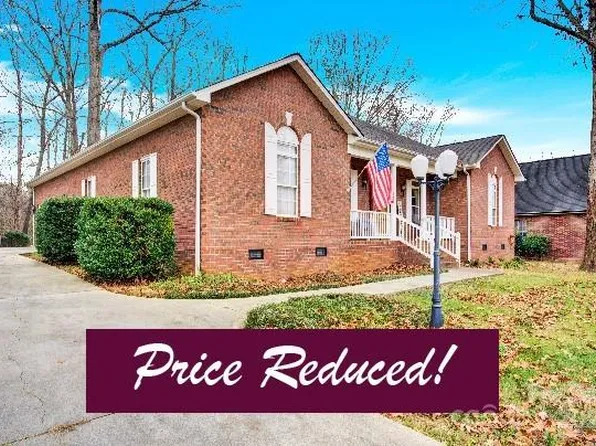 1554 Weatherwood Dr, Lincolnton, NC 28092