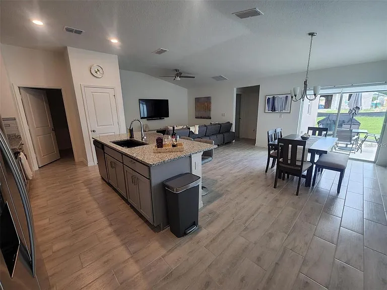 1055 Papaya Cir — Photo 10