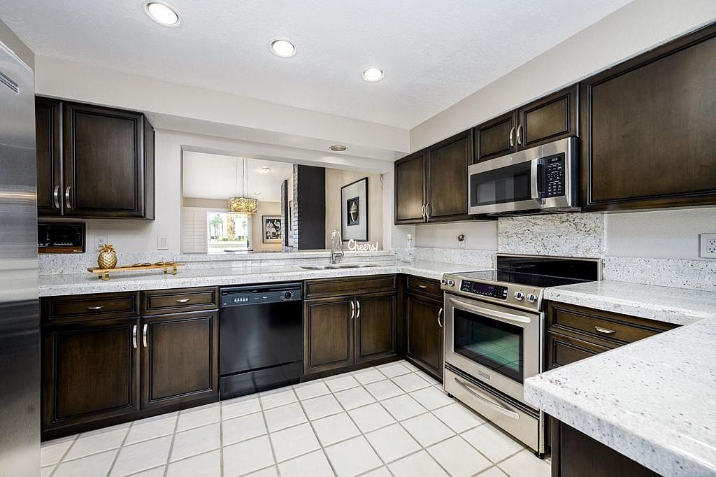 177 Desert Falls Cir