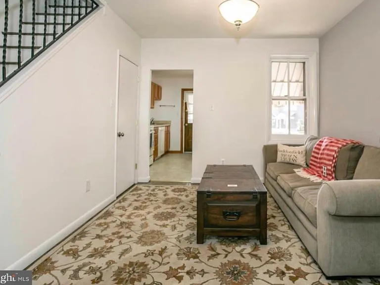 122 Fowler Ave — Photo 2
