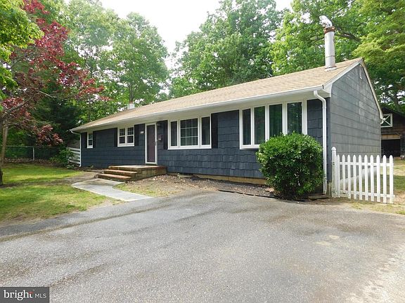3rd image of 1563 Forge Pond Rd