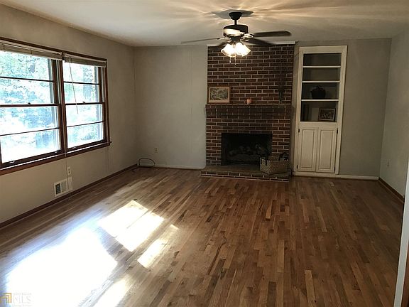 4th image of 330 Kelley Dr