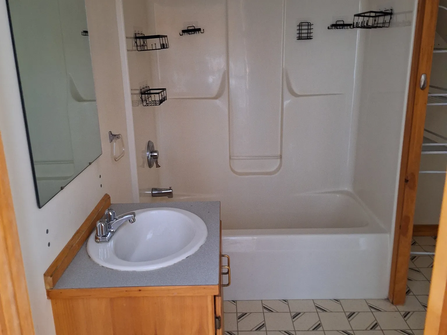 2 bed, 750 sqft, $1,000 — Photo 2