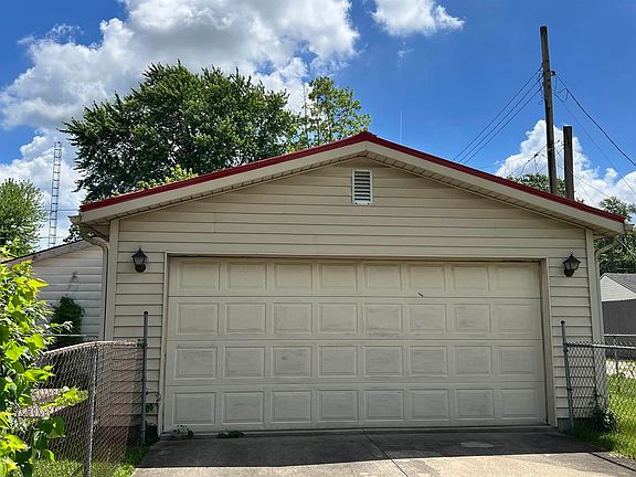 4th image of 3101 E Memorial Dr