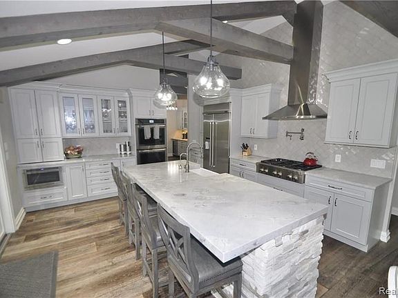 4th image of 3120 Edgewood Park Dr