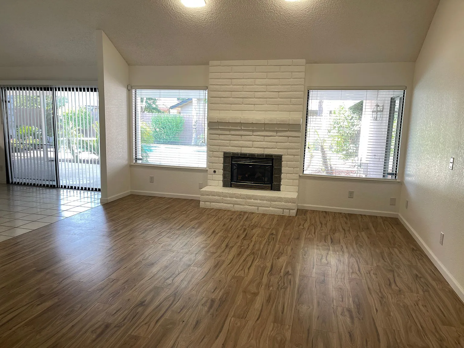 179 W Quincy Ave — Photo 4