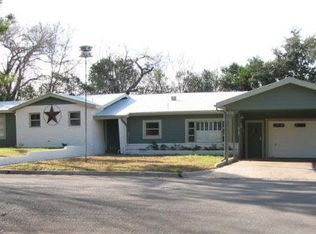 114 Glendale Ln, Luling, TX 78648