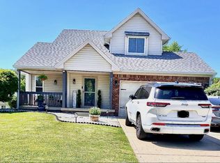 872 Queensgate Dr, Greenwood, IN 46142