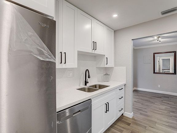 4th image of 1620 NW 32nd Avenue
