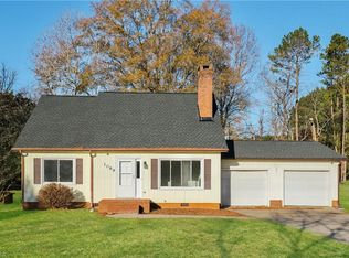 1089 Valley Dr, Graham, NC 27253