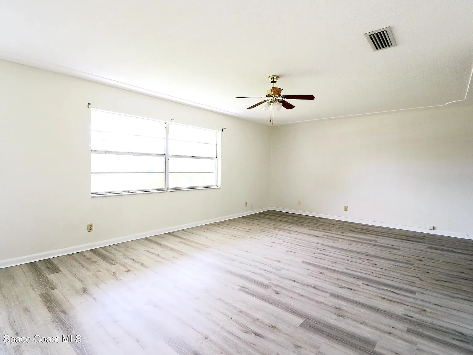 3 bed, 2.0 bath, 1273 sqft, $2,300 — Photo 3