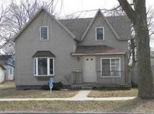 106 W Upright St, Charlevoix, MI 49720