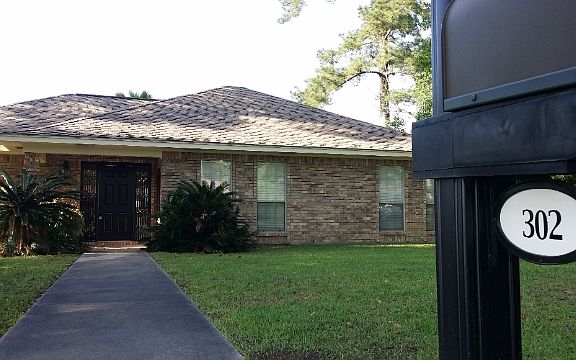 3rd image of 302 E Pine St