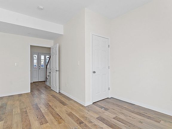 5th image of 876 Western Ave #6