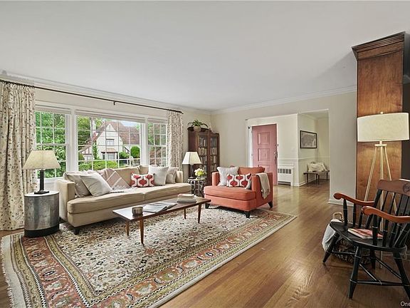 4th image of 48 Browning Dr