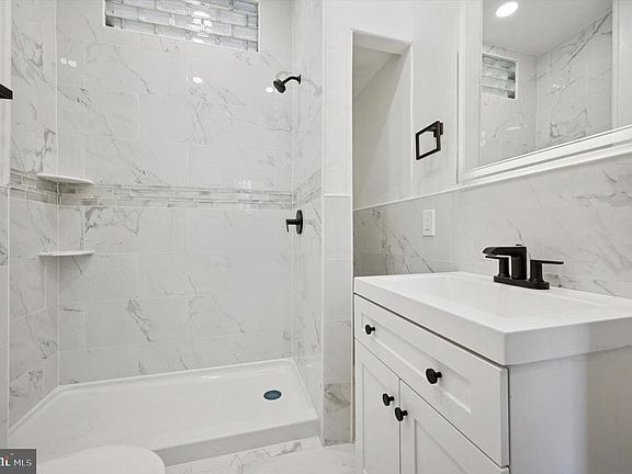 4th image of 1637 W Girard Ave Floor 3